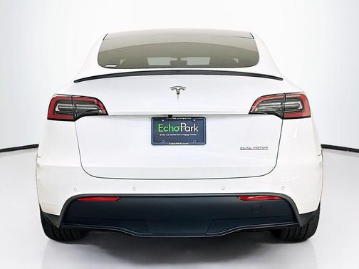 Pearl White Multi-Coat 2022 Tesla Model Y Performance Dual Motor All-Wheel Drive