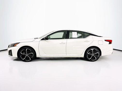 2023 Nissan Altima SR FWD