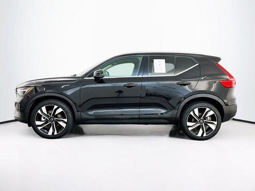 2025 Volvo XC40 B5 Plus Bright Theme