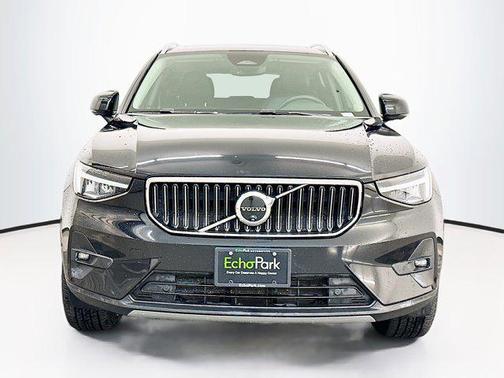 2025 Volvo XC40 B5 Plus Bright Theme