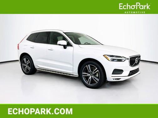 Crystal White Metallic 2021 Volvo XC60 T6 Momentum