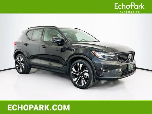 2025 Volvo XC40 B5 Plus Dark Theme