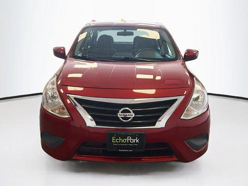 Cayenne Red Metallic 2019 Nissan Versa 1.6 SV