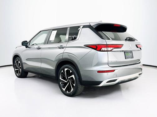 Graphite Gray 2024 Mitsubishi Outlander SE S-AWC