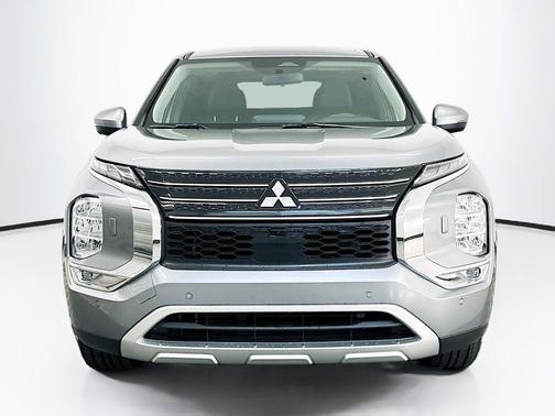 Graphite Gray 2024 Mitsubishi Outlander SE S-AWC