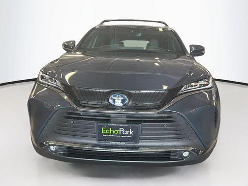 Coastal Gray Metallic 2024 Toyota Venza XLE