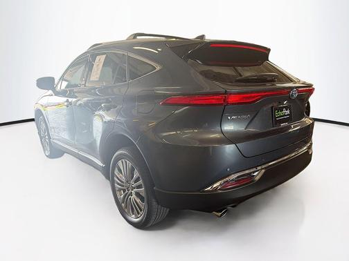 Coastal Gray Metallic 2024 Toyota Venza XLE