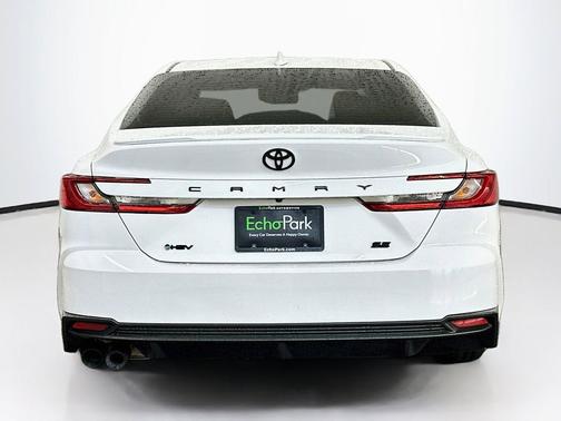 Ice Cap 2025 Toyota Camry SE