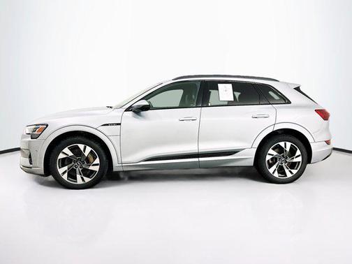 2022 Audi e-tron Premium