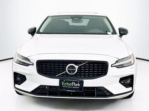 2024 Volvo S60 B5 Plus Dark Theme