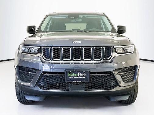 Baltic Gray Metallic Clearcoat 2023 Jeep Grand Cherokee Laredo