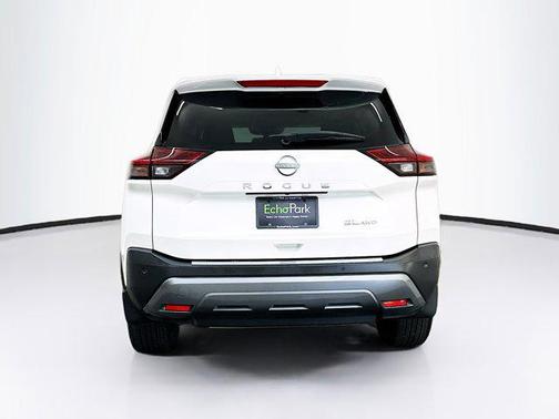 Pearl White Tricoat 2023 Nissan Rogue SL