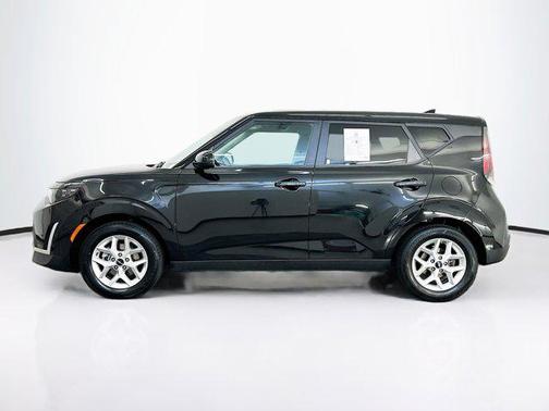 Fusion Black 2025 Kia Soul LX