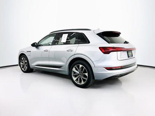 2021 Audi e-tron Premium Plus