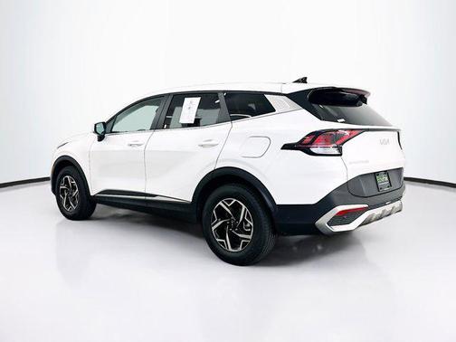 Snow White Pearl 2025 Kia Sportage LX