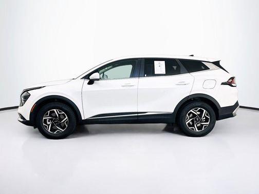 Snow White Pearl 2025 Kia Sportage LX