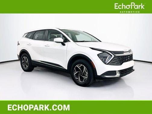 Snow White Pearl 2025 Kia Sportage LX