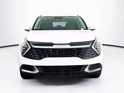 Snow White Pearl 2025 Kia Sportage LX