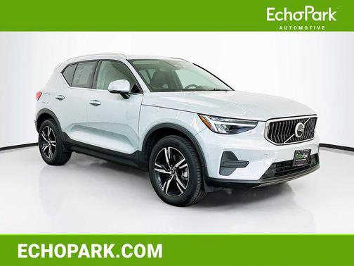 2025 Volvo XC40 B5 Core Bright Theme