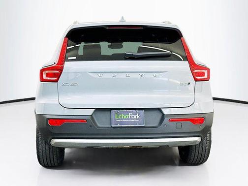 2025 Volvo XC40 B5 Core Bright Theme