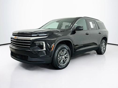 Mosaic Black Metallic 2024 Chevrolet Traverse LT