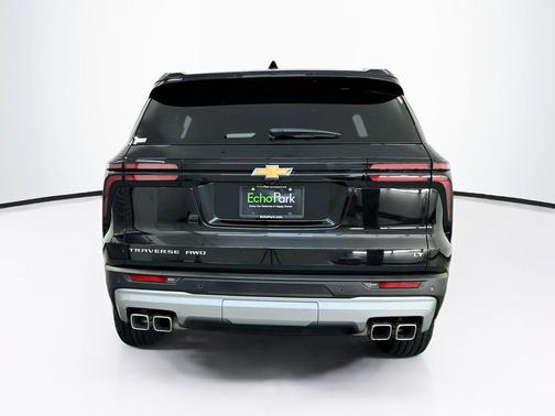 Mosaic Black Metallic 2024 Chevrolet Traverse LT