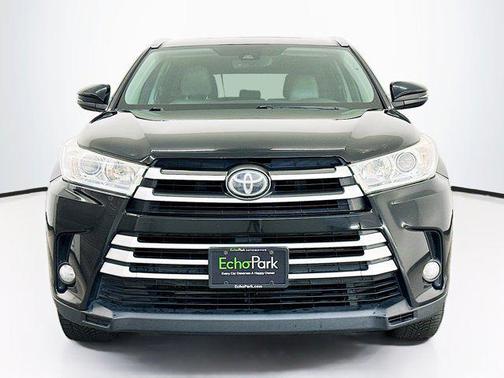 Midnight Black Metallic 2017 Toyota Highlander XLE