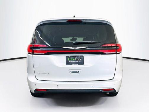 Silver Mist Clearcoat 2024 Chrysler Pacifica Touring L
