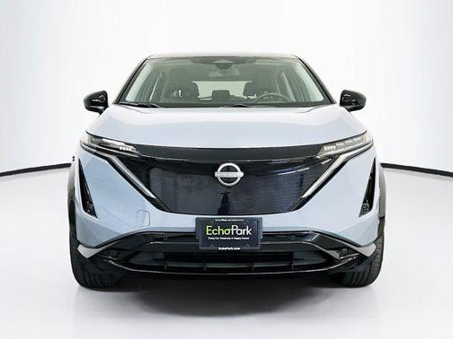 Boulder Gray Pearl/Black Diamond Pearl 2024 Nissan ARIYA ENGAGE