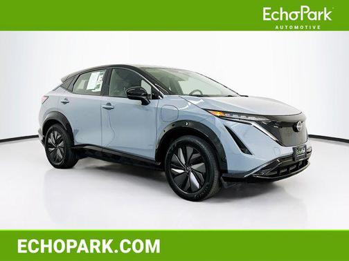 Boulder Gray Pearl/Black Diamond Pearl 2024 Nissan ARIYA ENGAGE