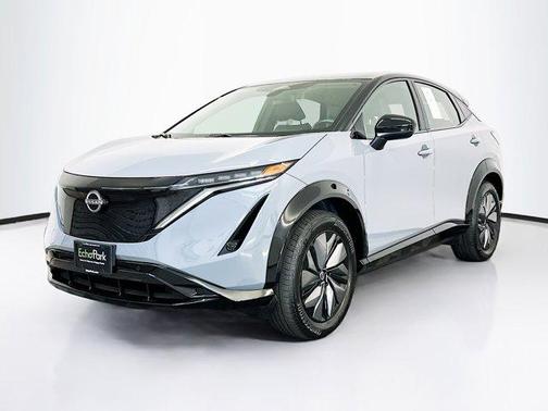Boulder Gray Pearl/Black Diamond Pearl 2024 Nissan ARIYA ENGAGE
