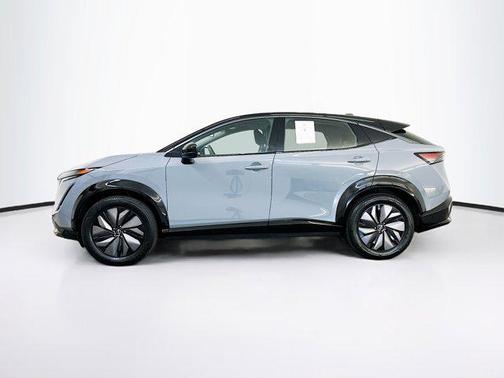 Boulder Gray Pearl/Black Diamond Pearl 2024 Nissan ARIYA ENGAGE