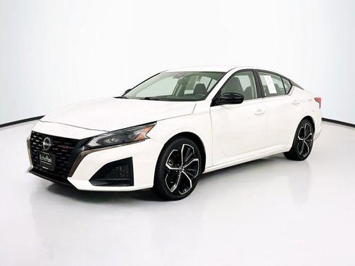 2023 Nissan Altima SR FWD