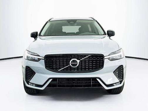 Vapour Grey Metallic 2025 Volvo XC60 B5 Core