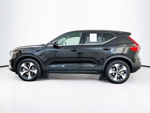 Onyx Black Metallic 2025 Volvo XC40 B5 Plus Bright Theme