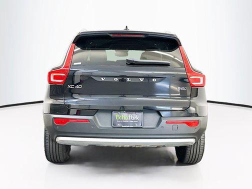 Onyx Black Metallic 2025 Volvo XC40 B5 Plus Bright Theme