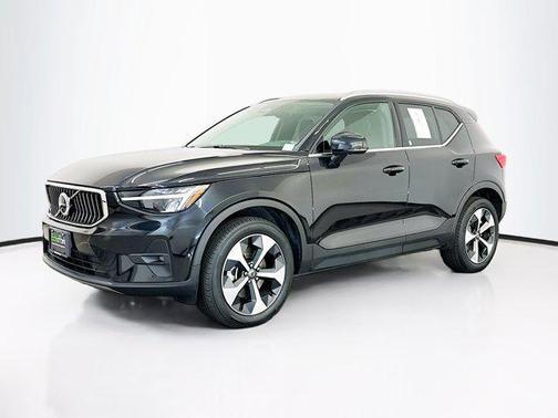 Onyx Black Metallic 2025 Volvo XC40 B5 Plus Bright Theme