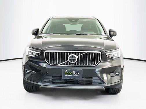 Onyx Black Metallic 2025 Volvo XC40 B5 Plus Bright Theme