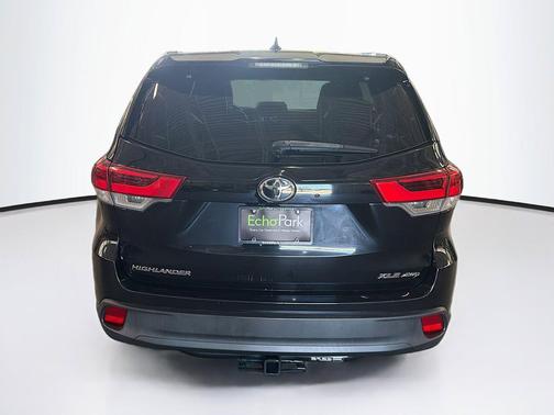 Midnight Black Metallic 2017 Toyota Highlander XLE
