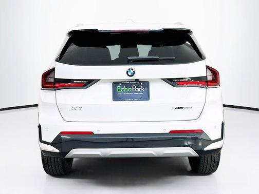 Mineral White Metallic 2025 BMW X1 xDrive28i