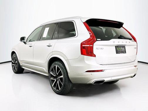 2021 Volvo XC90 T6 Momentum