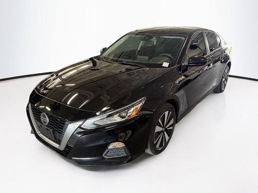 Super Black 2022 Nissan Altima 2.5 SV