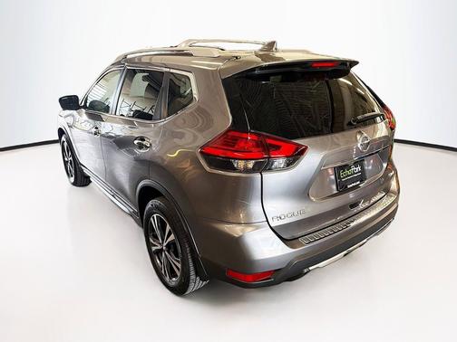 Gun Metallic 2017 Nissan Rogue SL