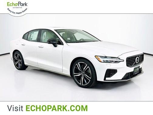 2022 Volvo S60 Recharge Plug-In Hybrid T8 R-Design Expression
