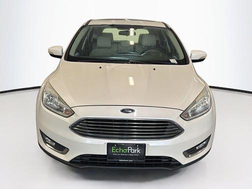 White Platinum Metallic Tri-Coat 2016 Ford Focus Titanium