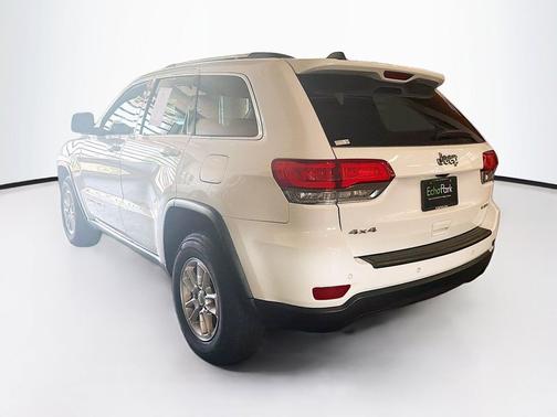 Bright White Clearcoat 2019 Jeep Grand Cherokee Laredo