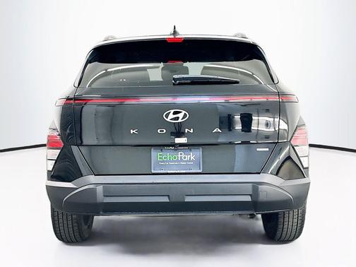 Abyss Black Pearl 2025 Hyundai KONA SEL
