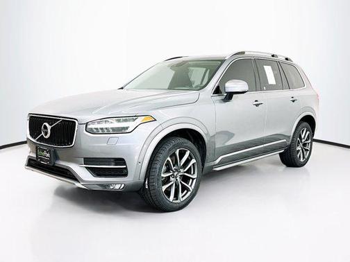 2017 Volvo XC90 T6 Momentum