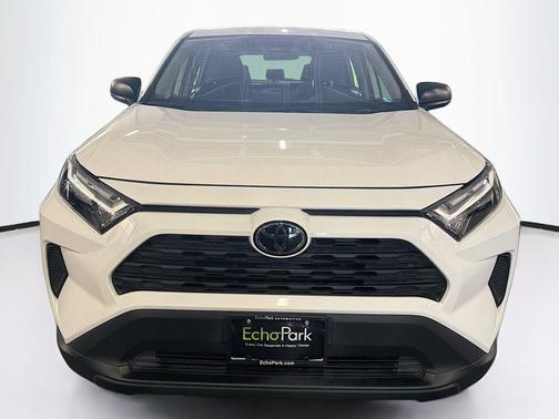 Ice Cap 2025 Toyota RAV4 LE