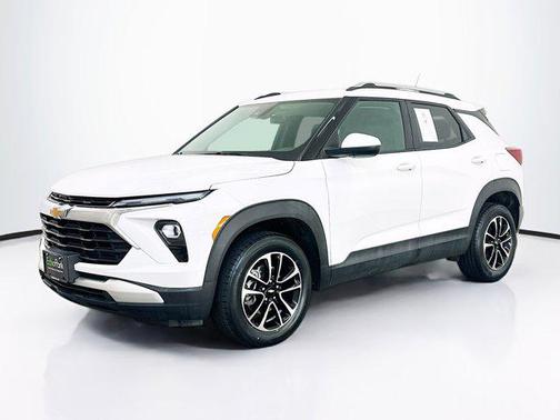 Summit White 2025 Chevrolet Trailblazer LT
